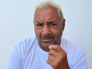 Tiririca ironizou a política do Ceará após ter poucos votos. É meio estranho falar assim depois de participar de algo, …