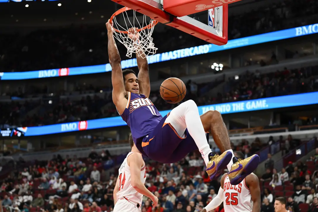 Oso Ighodaro está disputando a posição de pivô dos Phoenix Suns contra Khaman Maluach. Com Mark Williams fora, a equipe…