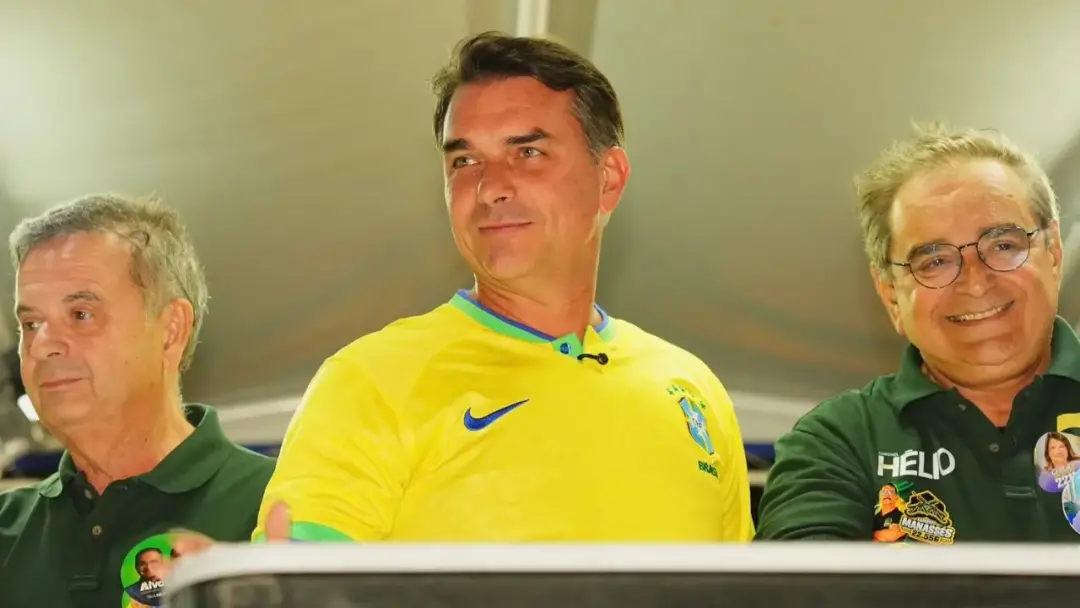 Senador Flávio Bolsonaro conversa com Baleia Rossi e busca apoio de 17 dos 27 diretórios estaduais do MDB no segundo tu…