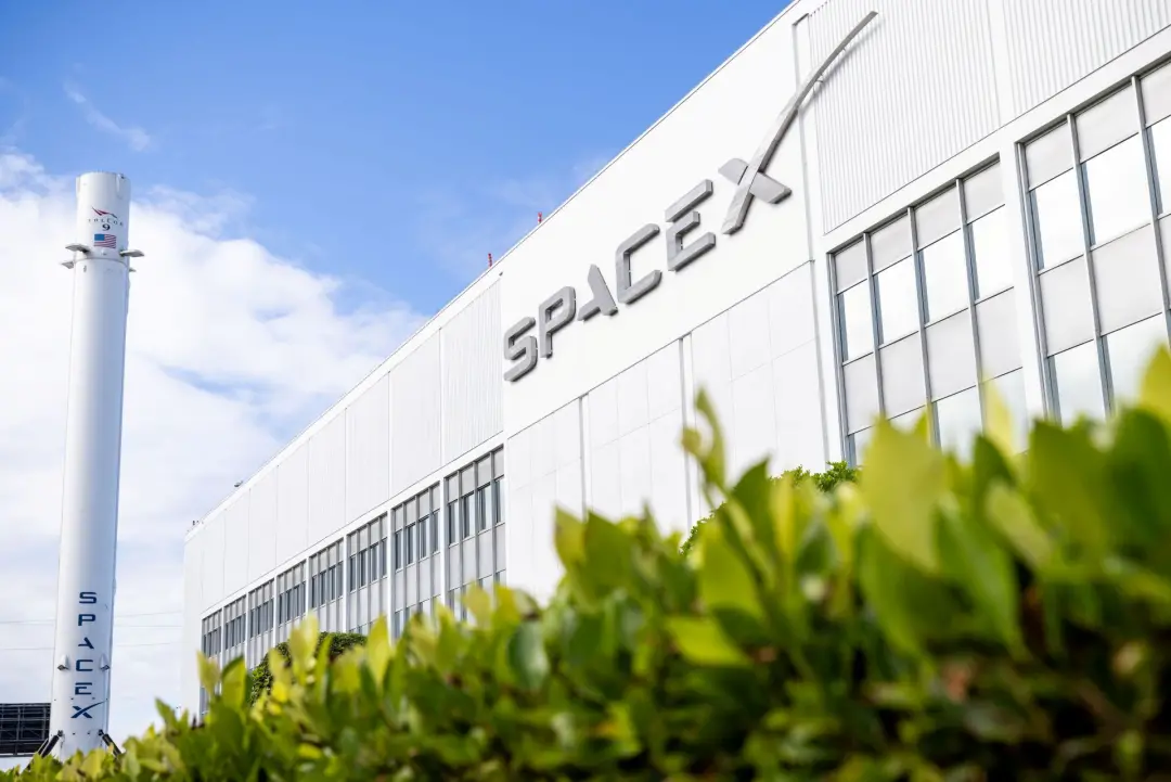 SpaceX comprou licenças de espectro nos EUA, permitindo que a Starlink vire operadora de celular móvel. Isso muda o jog…