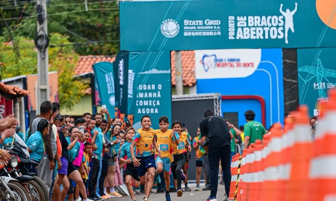 Praça Mauá recebe 2 mil corredores neste domingo com corrida e caminhada gratuitas. Ver gente se movendo por um bem soc…