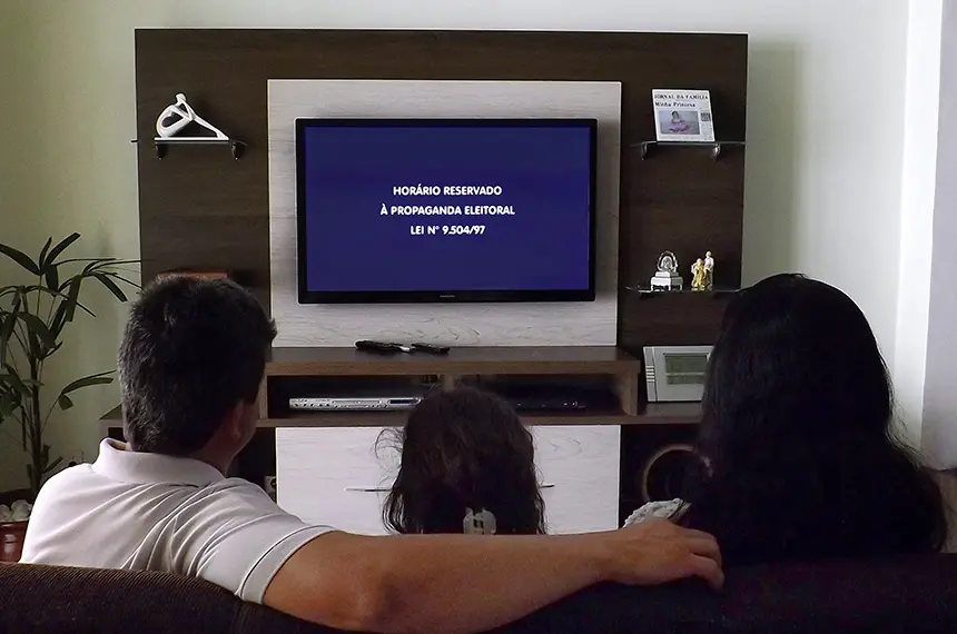 Propaganda gratuita de candidatos volta a rodar no rádio e na TV a partir desta sexta, com blocos de 5 minutos para cad…