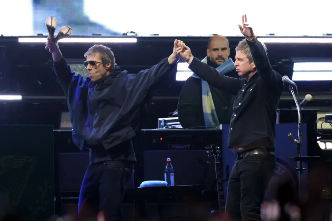 Documentário Oasis Don’t Look Back in Anger com imagens dos shows de reencontro de 2025 vai ser lançado. É bom ver a ar…