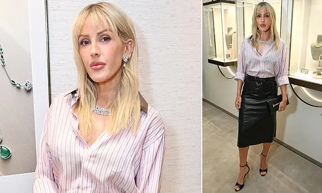 Ellie Goulding apareceu no evento de joias Boodles usando uma camisa listrada rosa e saia midi de couro preta. Achei o …