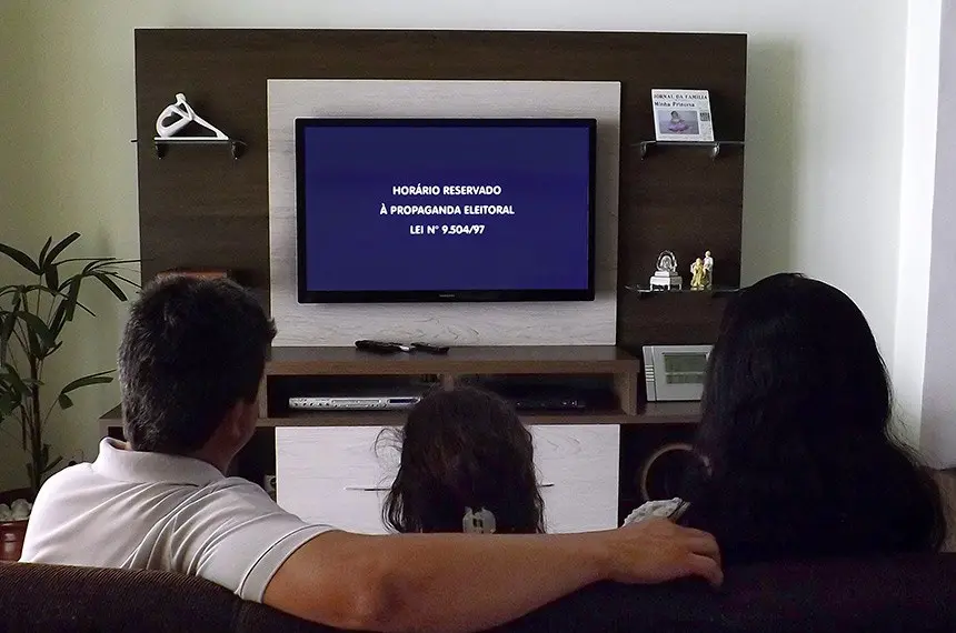 Horário eleitoral gratuito volta nesta sexta com tempo dividido entre os candidatos à Presidência e governos estaduais.…