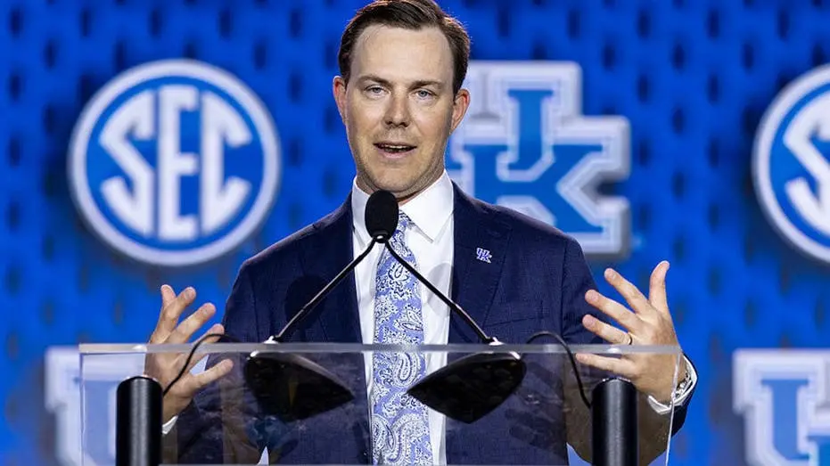 Kentucky Wildcats com 4 vitórias e 1 derrota, impulsionados pelo novo treinador Will Stein. Acho interessante como uma …