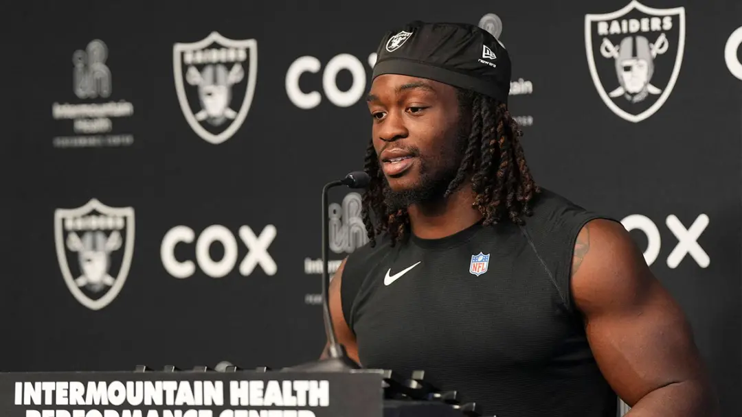 Ashton Jeanty tá gostando da mudança no esquema com Klint Kubiak, usando mais ele no jogo aéreo. Os números mostram que…