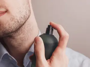 Calvin Klein, Paco Rabanne e perfumes árabes têm até 50 por cento de desconto. Essa redução de preço ajuda quem busca v…