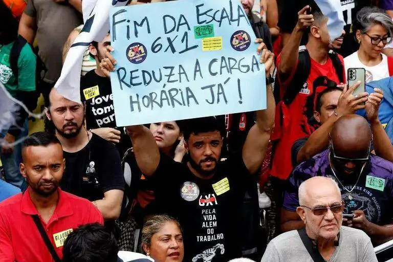 O presidente do Senado articula apoio para aprovar a PEC que muda a escala de trabalho 6x1. A proposta exige 49 senador…