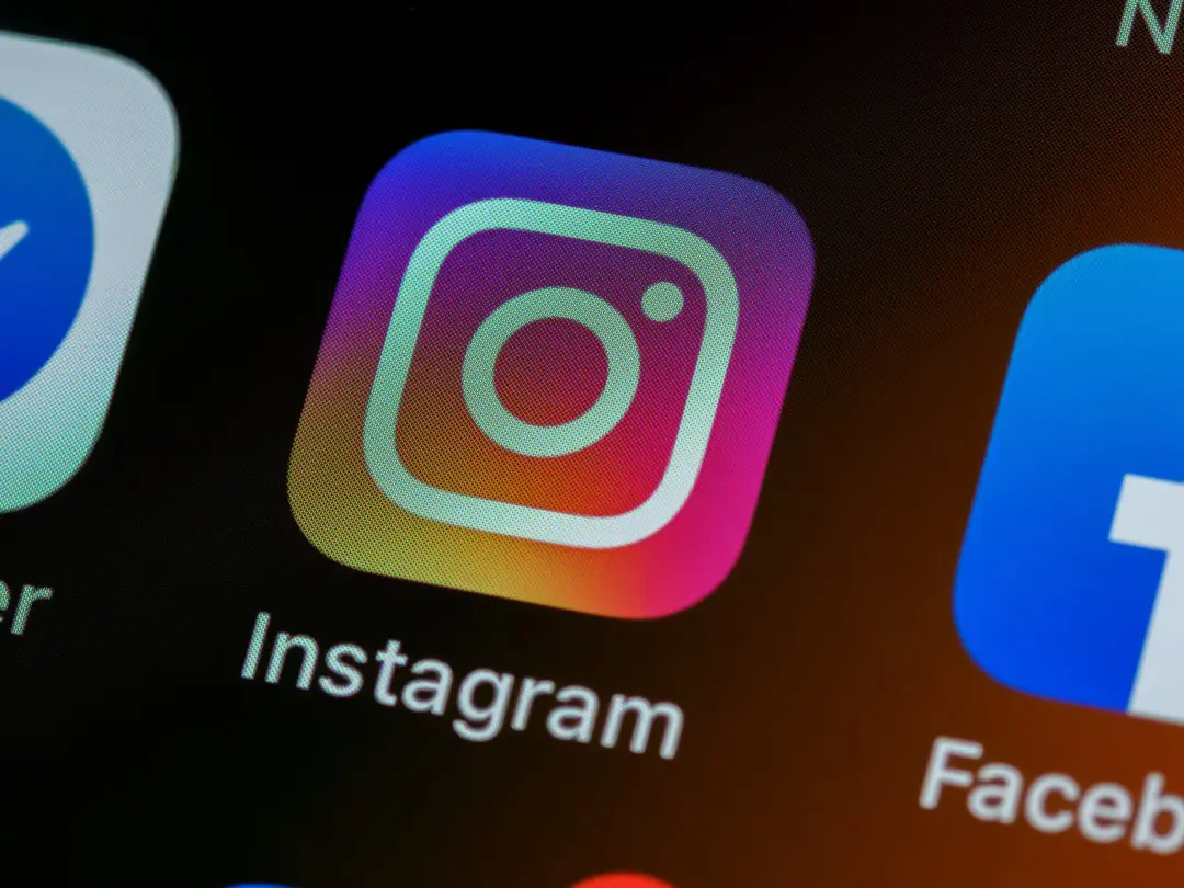Flórida pediu liminar para limitar o uso do Instagram e Facebook a duas horas diárias por adolescentes. A ação acusa a …