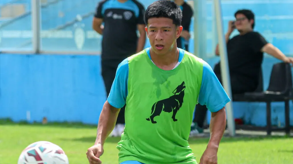 Volante Kukri, de 19 anos, está fora da decisão do Paysandu contra o Brusque pela Série C por dores na coxa direita. É …