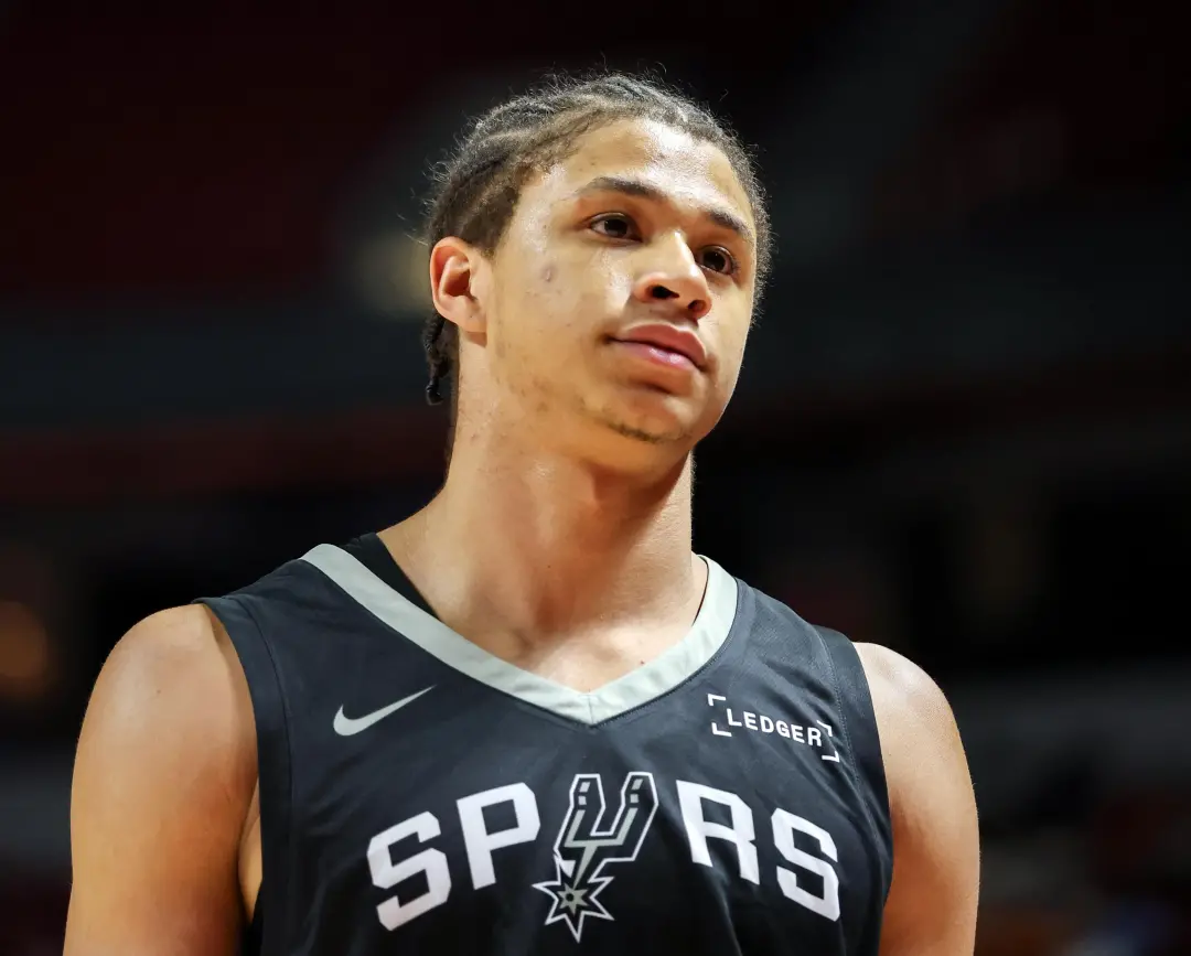 San Antonio Spurs contra Atlanta Hawks na pré-temporada começa hoje. É bom ver o Silver and Black em quadra de novo dep…