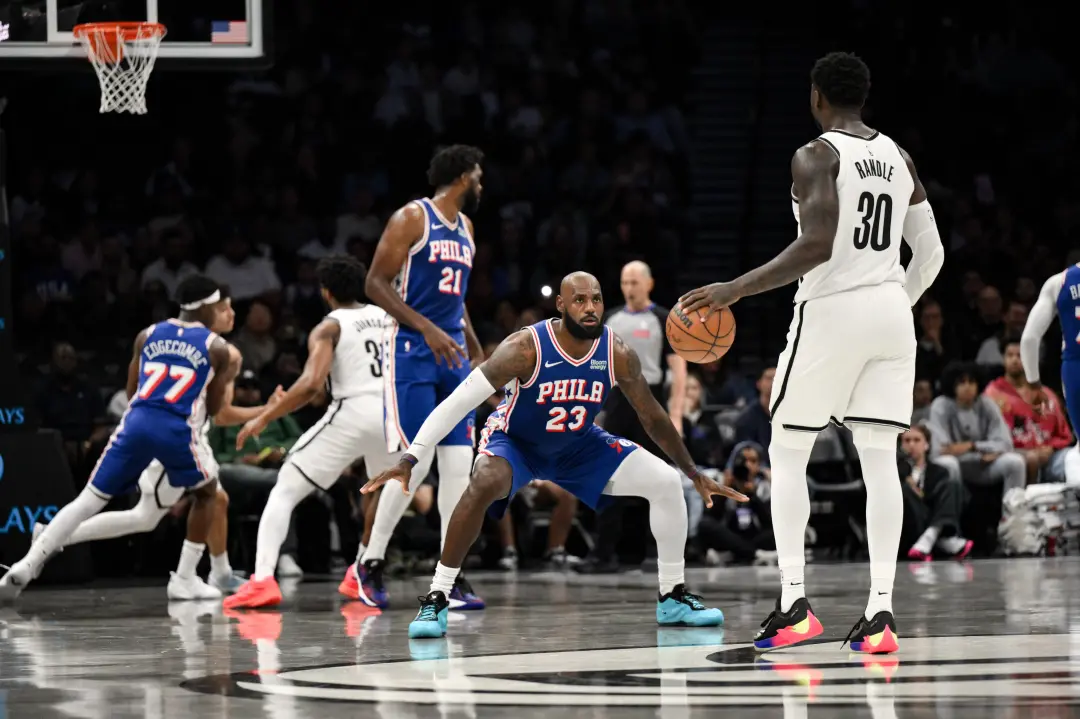 LeBron James e Jaylen Brown fizeram estreia com os 76ers no jogo de pré-temporada em Filadélfia. A formação inicial tem…