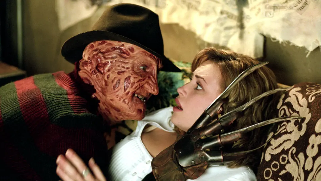 Monica Keena, da turma de Freddy vs Jason, falou sobre como foi catártico matar Freddy Krueger no crossover de 2003. El…