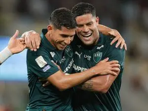 Savarino marcou três e o Fluminense goleou o Coritiba no Maracanã. Um placar que mostra a força da ambição em campo, ma…
