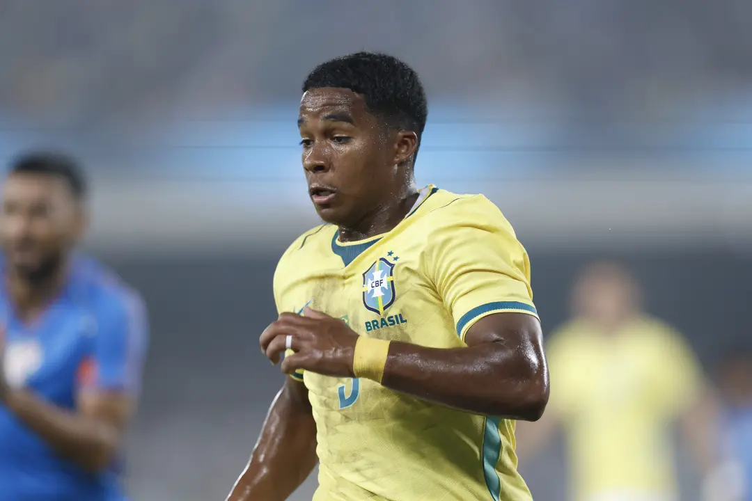 Endrick volta do Real Madrid com o futuro incerto, com Milan e Roma sondando contratação para 2027. A negociação depend…