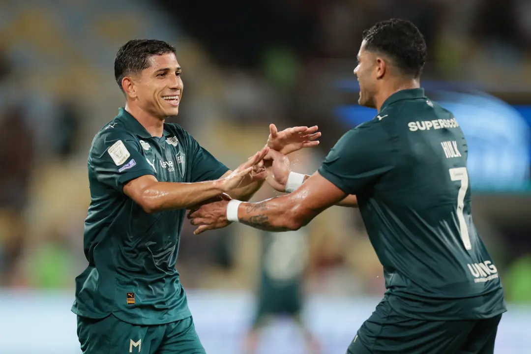 Savarino marcou três gols e o Fluminense goleou o Coritiba por 4 a 0 no Maracanã. Essa goleada ajuda o time a subir dua…