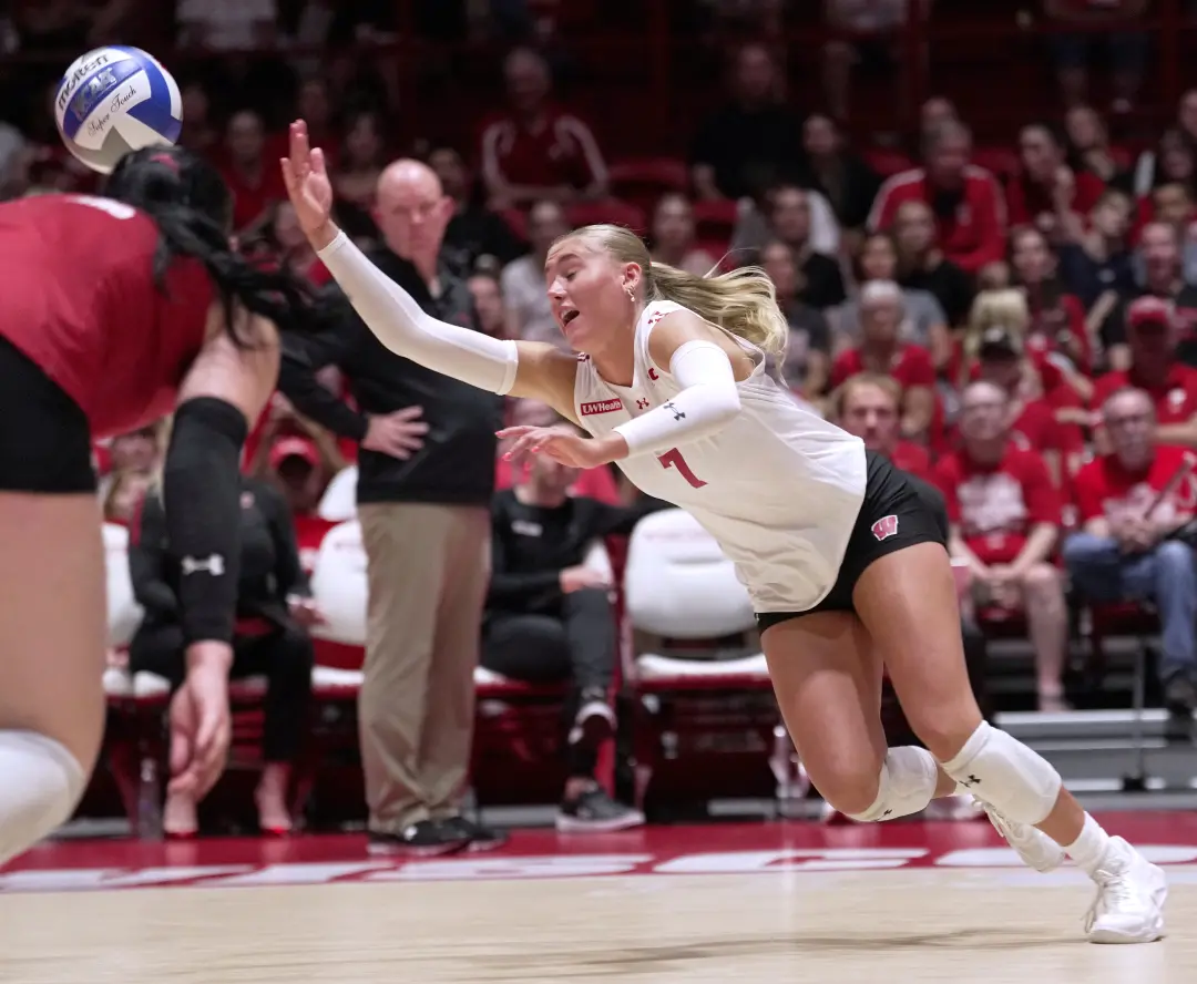 Wisconsin venceu Illinois em Champaign, Illinois, com placar 25-18, 25-19, 25-22. A equipe Badgers tem uma sequência de…