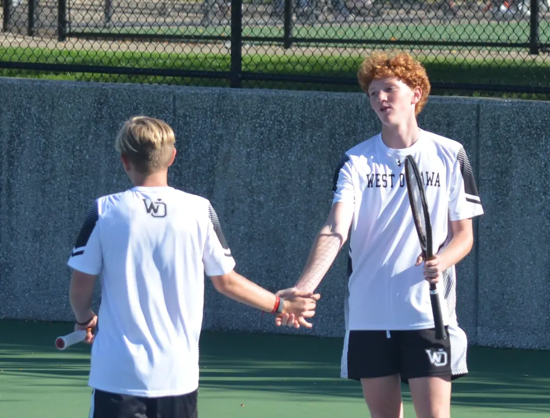 West Ottawa garantiu o título regional de tênis masculino na Divisão 1, chegando ao torneio estadual pela sétima tempor…
