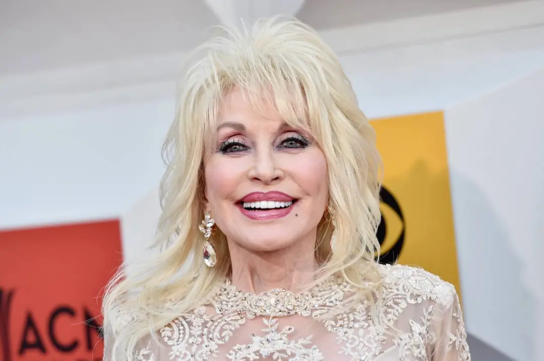 Zac Brown compartilhou a mensagem em vídeo pós-morte de Dolly Parton para os professores durante um evento da CMA Found…