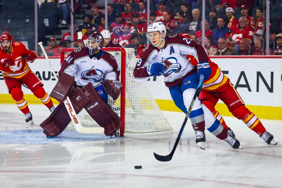 Avalanche vence os Flames por 7 a 3 no Saddledome. Sete gols em quatro jogos é coisa de time forte, mas a diferença de …