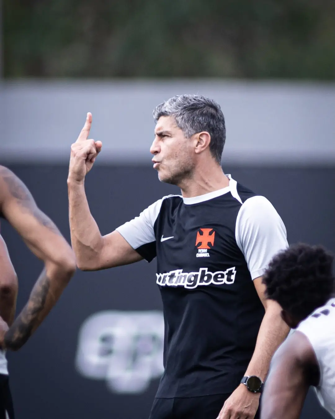 Nove gols em três jogos, o Vasco melhorou o ataque depois de um início instável no Brasileiro. A mudança mostra que a s…