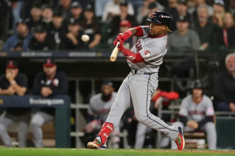 Guardians vence os White Sox por 9 a 5 na quarta e força o jogo cinco na série de playoffs da MLB. Essa virada é um alí…