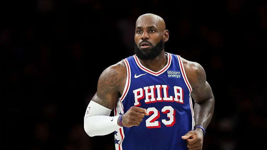 James caiu contra os Brooklyn Nets com 10 pontos e 4 rebotes no jogo de pré-temporada dos 76ers. É normal esse tempo de…