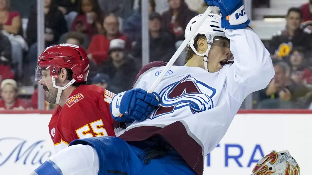L’Heureux trocou golpes com Matt Coronato no Scotiabank Saddledome. É bom ver um jogador novo trazendo essa energia fís…