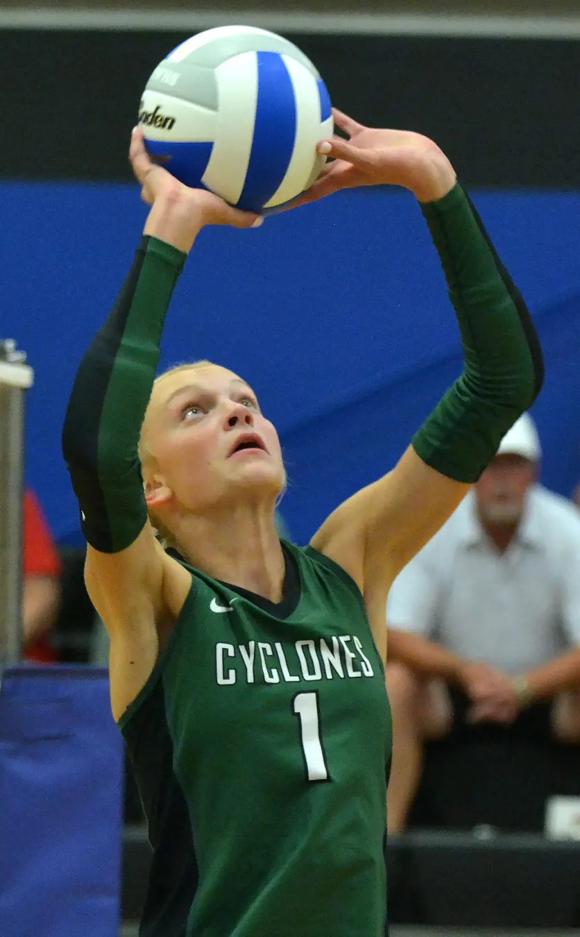 Northwestern levou o título do Redfield Pheasant Fall Classic, vencendo Aberdeen Roncalli por 2 a 1 na final. O desempe…
