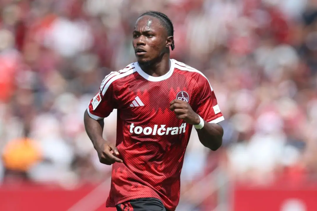 Zoma, atacante do Nürnberg, não fecha porta para transferências, mesmo com o West Ham tendo oferecido 20 milhões de eur…