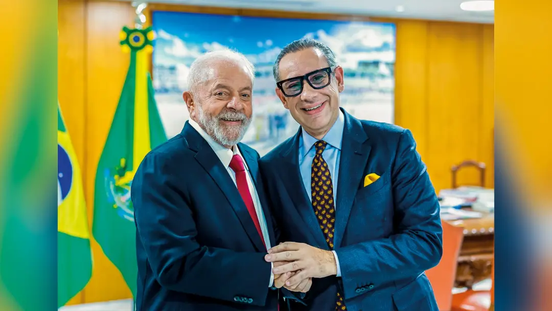Mensagens mostram que o advogado Walfrido Warde intermediou contatos para o dono do Banco Master com autoridades no gov…