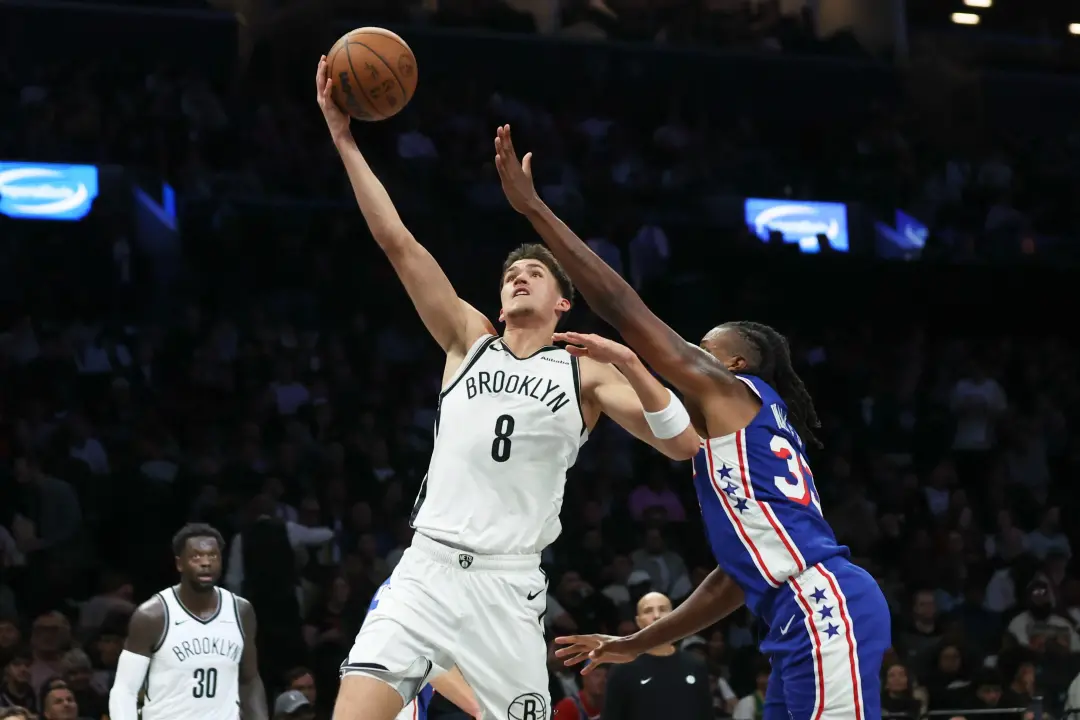 Demin volta a atuar como armador e marcou 13 pontos e cinco assistências contra os 76ers em jogo de pré-temporada no Ba…