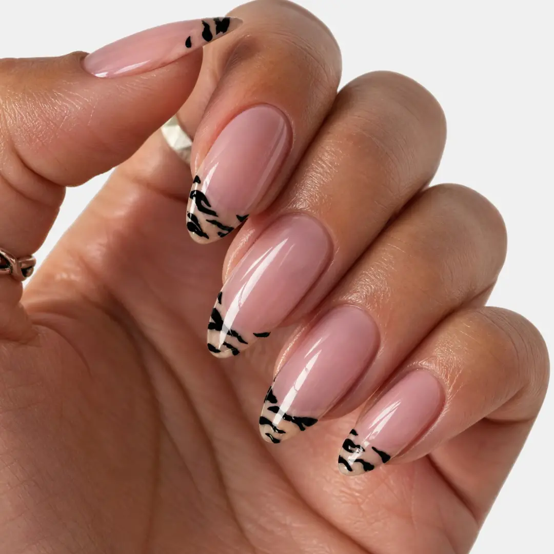 Seis tendências de unhas de outono estão marcadas para dominar em 2026, do abóbora spice ao cravejado. Acredito que ess…