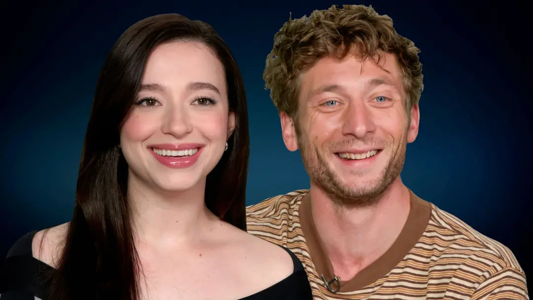 Jeremy Allen White fala sobre o algoritmo do Facebook, mencionando que a plataforma sabe e continua. Essa recorrência m…