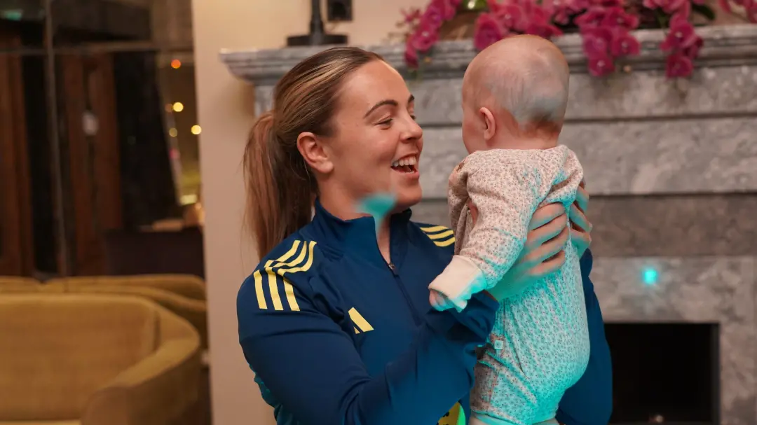 Simone Magill, jogadora de futebol, diz que ser mãe é o título mais importante, mesmo após carreira de 16 anos no futeb…