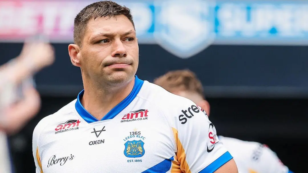 Ryan Hall se aposenta aos 38 anos após 540 jogos, marcando 358 tries pelo Leeds Rhinos. É um marco de dedicação em um e…