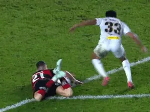 Jorginho expulso no Santos x Flamengo, com análises de ex-árbitros sobre pênaltis. A arbitragem sempre gera polêmica, p…