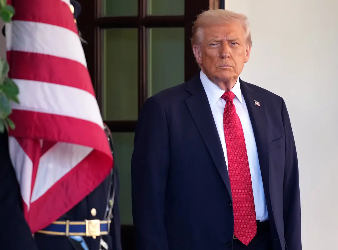 Chuck Lorre respondeu à Casa Branca após o governo dizer que ele precisava de ajuda psiquiátrica por criticar Donald Tr…