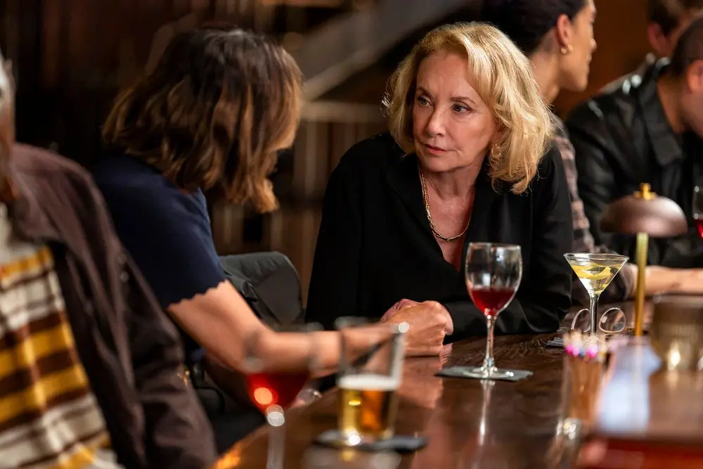 Law and Order SVU abordou um caso de estupro que lembra a investigação de Cornell 7, com Gwen dando ajuda a Olivia Bens…