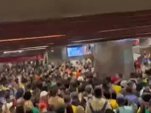 Trens das linhas 1, 3 e 5 do Metrô de São Paulo operaram com velocidade reduzida na manhã de hoje. Isso atrapalha a rot…