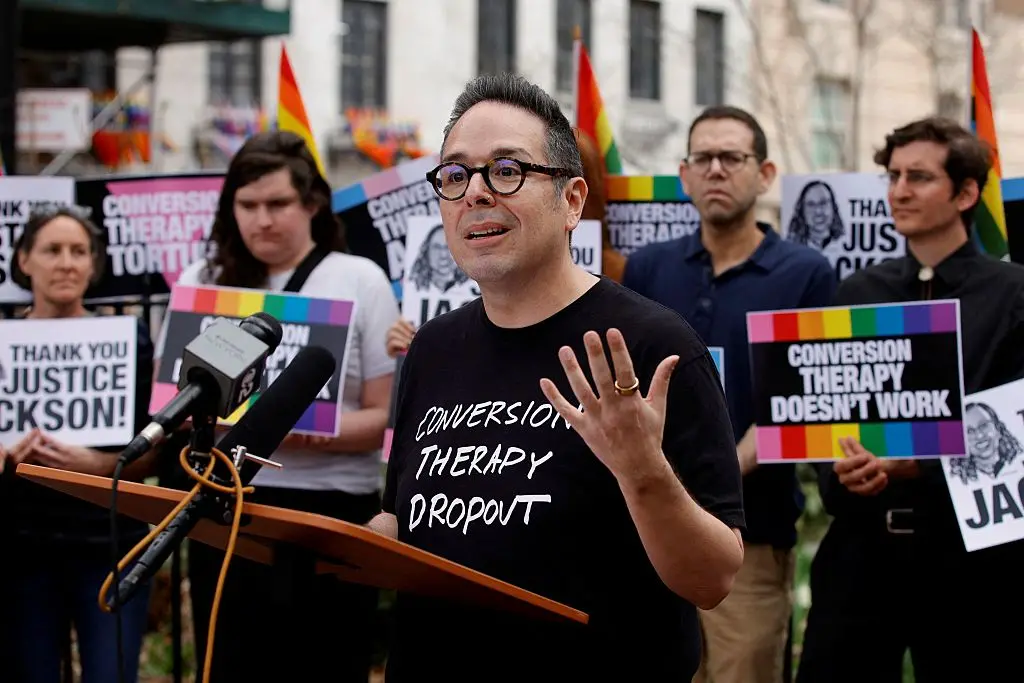 O movimento CHANGED, que prometeria liberdade para quem quer abandonar identidade LGBTQ+, ecoa mensagens da terapia de …