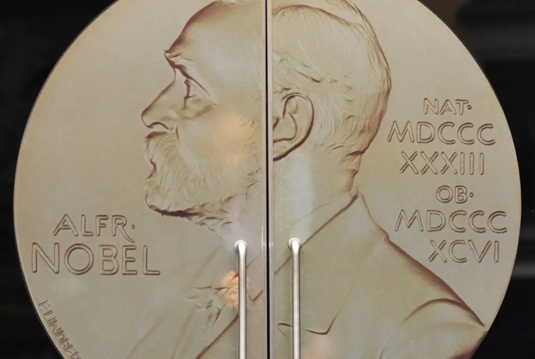 10 de dezembro, Nobel Day, é a data oficial das cerimônias em Estocolmo e Oslo. Esse dia marca o aniversário do falecim…