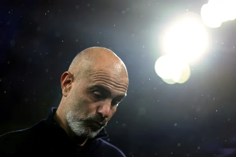 Manchester City, apesar da culpa em mais de 100 infrações financeiras da Premier League, continua sendo defendido pelo …