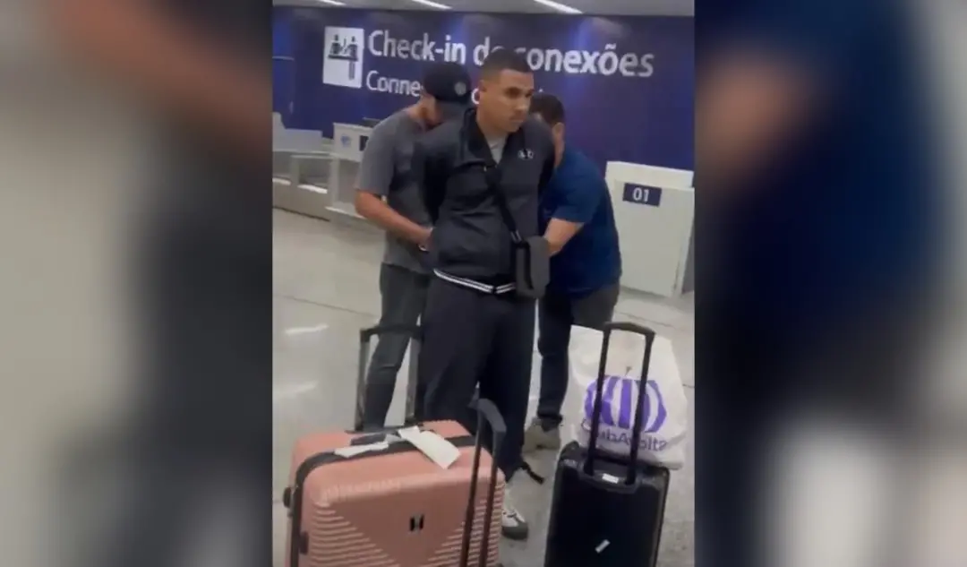 Gabriel Maurício Soares Paes, o Ximba, foi preso no Galeão ao voltar de viagem de luxo pela Europa por organização crim…