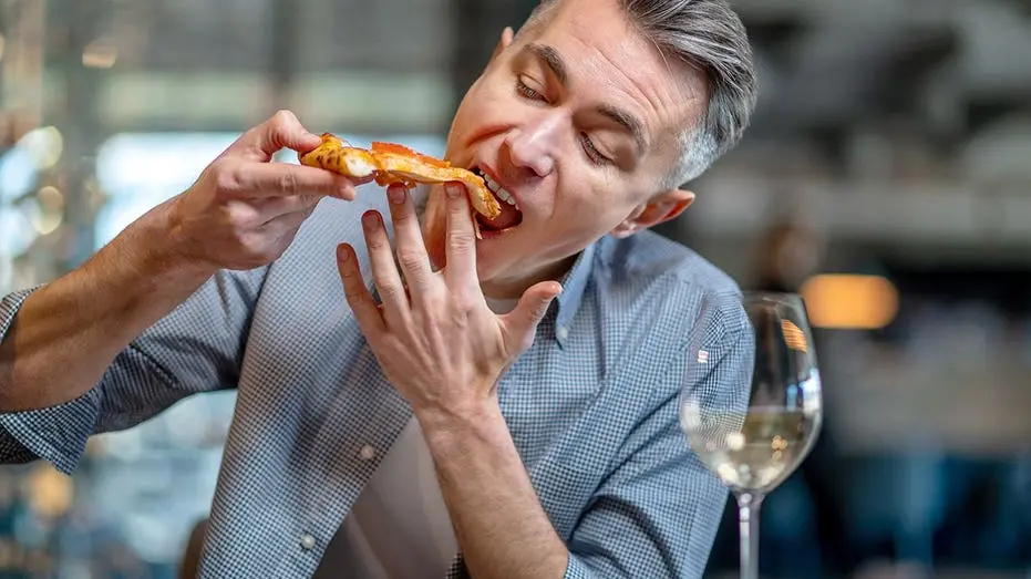 Carl Daikeler, CEO de empresa fitness, perdeu 15 libras sem cortar pizza e donuts. Trocou o café da manhã por um shake …