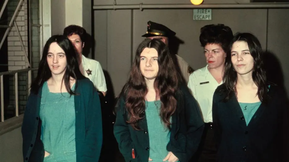 Patricia Krenwinkel, envolvida nos assassinatos de Tate e LaBianca, recebeu recomendação de liberdade condicional pela …