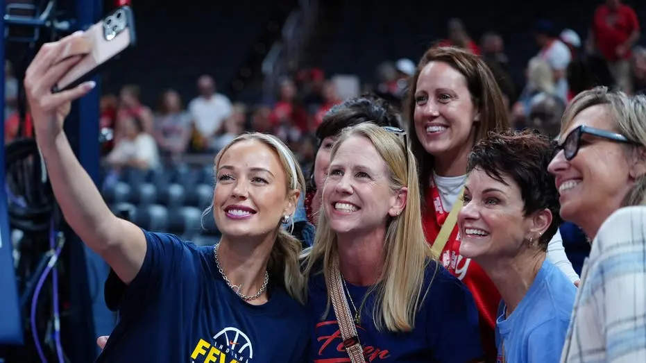 Sydney Colson mandou mensagem para colegas brancas dizendo para calar a boca. Ela atacou players brancas e fãs do Fever…