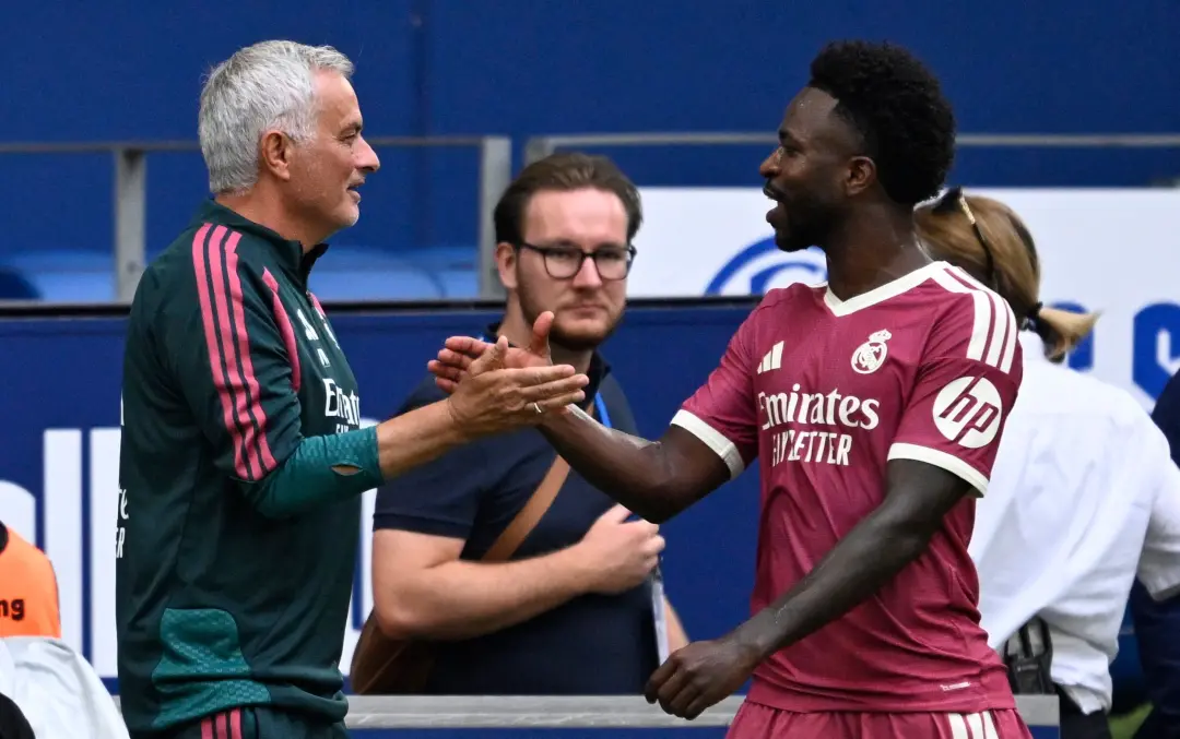 Mourinho defende Vini Jr, destacando que há sensibilidade no momento, e não só meritocracia, mesmo na má fase dele com …