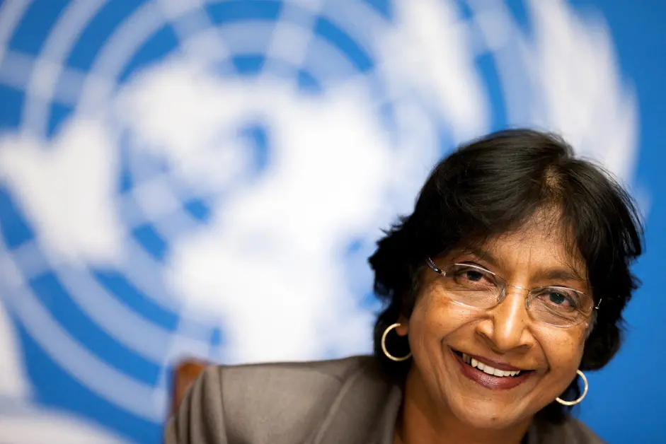 Navi Pillay, ex-chefe de direitos humanos da ONU, recebeu o Nobel da Paz 2026. A escolha destaca a fragilidade do direi…
